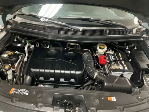 Used 2018 Ford Explorer XLT w/ Equipment Group 201A FWD image 15