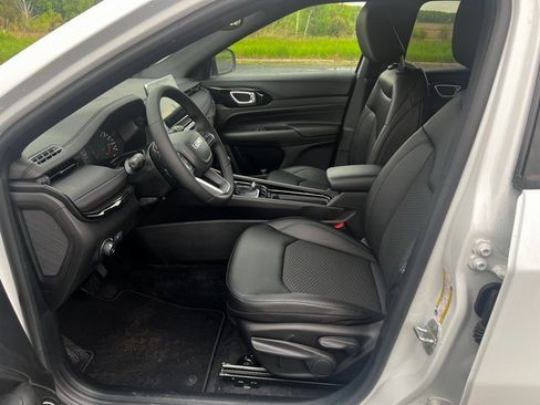 New 2025 Jeep Compass Latitude w/ Altitude Special Edition image 12