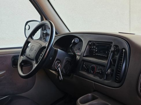 Used 2001 Dodge B1500 image 17