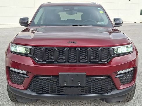 Used 2023 Jeep Grand Cherokee Limited w/ Black Appearance Package AWD/4WD image 5