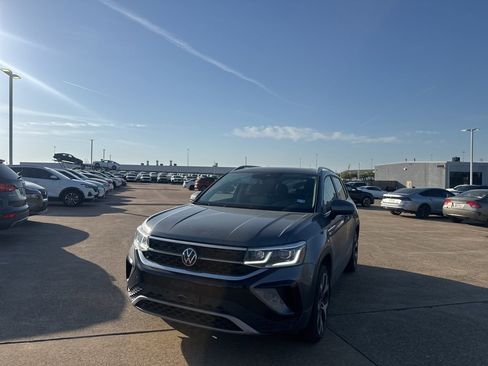 Used 2022 Volkswagen Taos SEL image 6