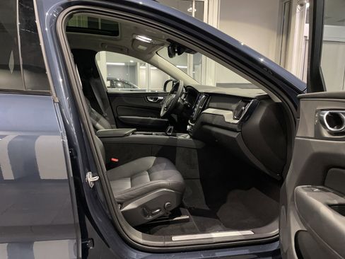 Used 2025 Volvo XC60 B5 Plus image 39