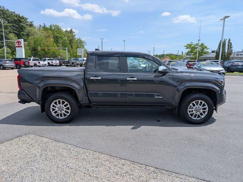 Used 2025 Toyota Tacoma Limited AWD/4WD image 6