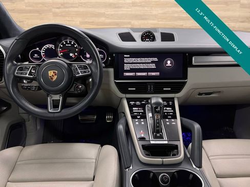 Used 2022 Porsche Cayenne Turbo image 2