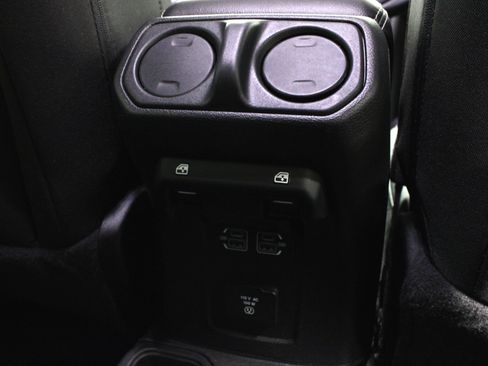 Used 2023 Jeep Wrangler Sahara image 16