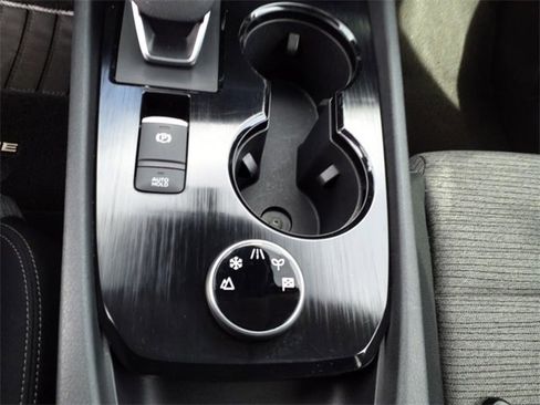 Used 2021 Nissan Rogue SV image 7