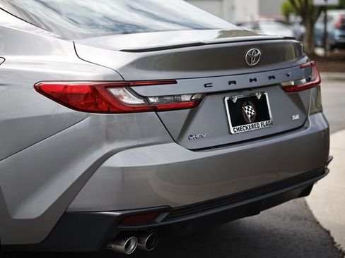 Used 2025 Toyota Camry SE FWD image 9