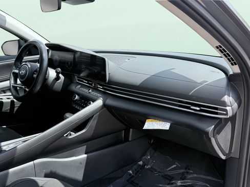 Used 2025 Hyundai Elantra SEL FWD image 37