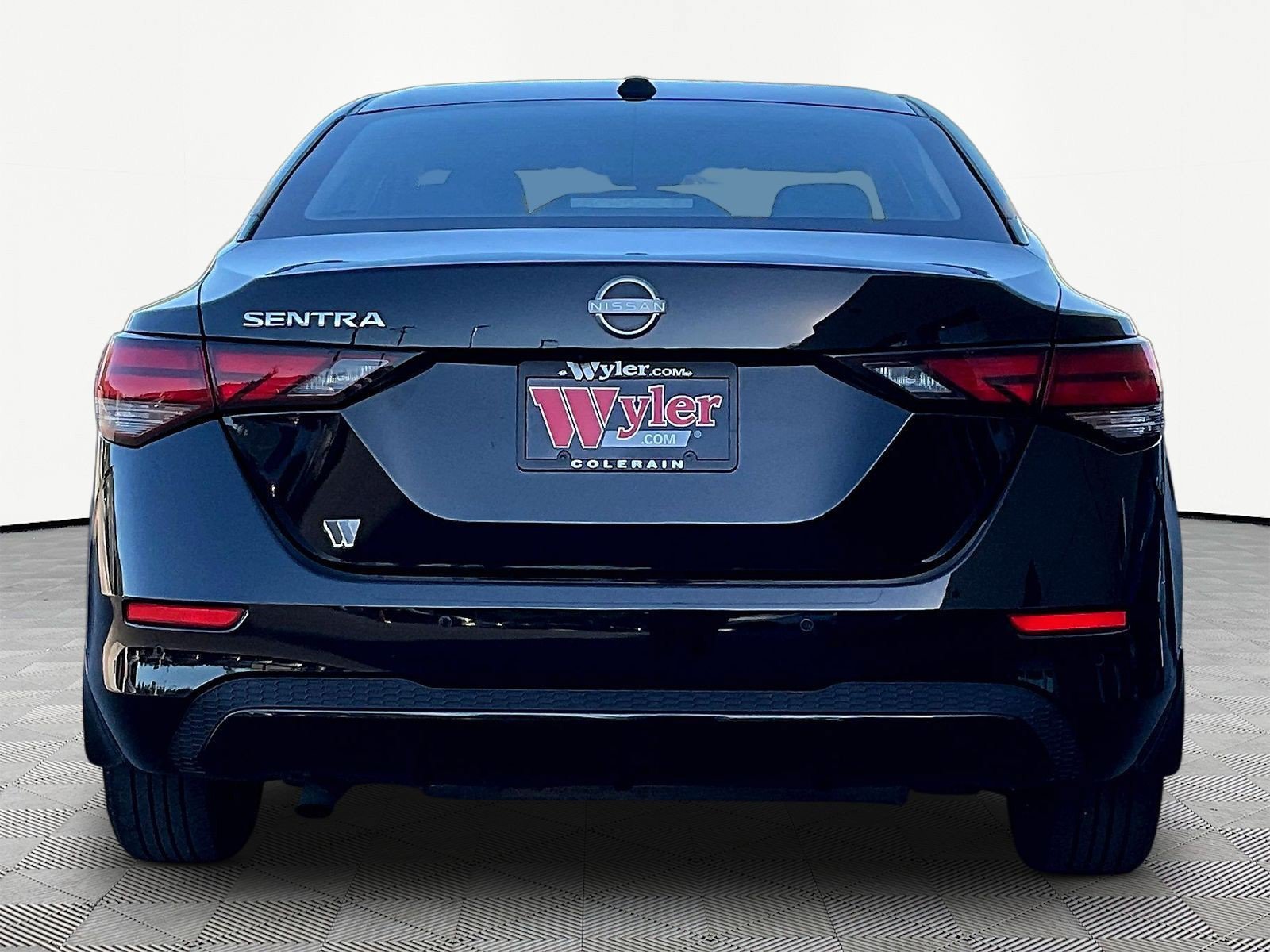 Used 2025 Nissan Sentra SV FWD image 5