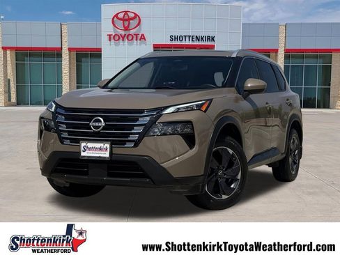 Used 2024 Nissan Rogue SV w/ SV Premium Package AWD/4WD image 1