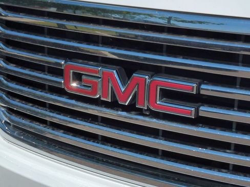 Used 2017 GMC Yukon SLT w/ Premium Edition AWD/4WD image 9