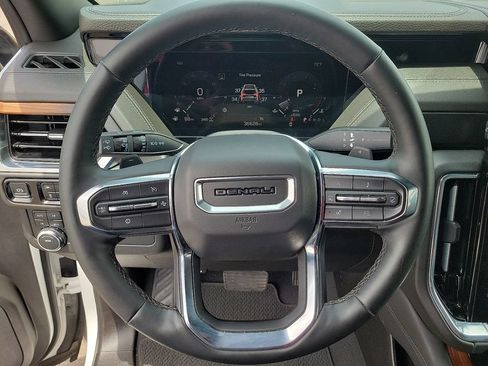 Used 2025 GMC Yukon Denali AWD/4WD image 16