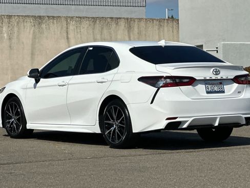 Used 2024 Toyota Camry SE FWD image 7