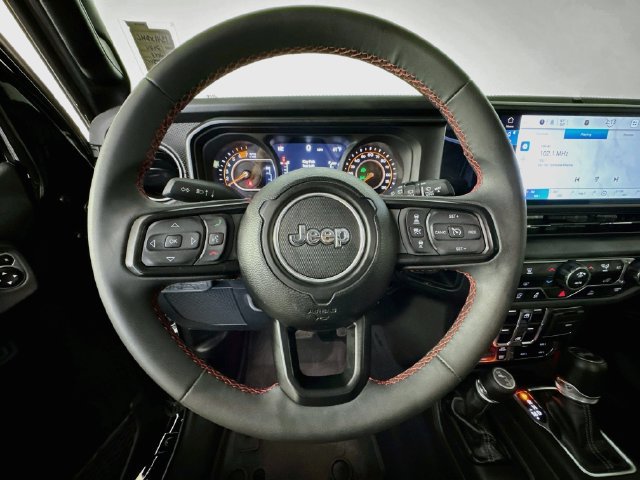 Used 2024 Jeep Wrangler Unlimited Rubicon AWD/4WD image 14