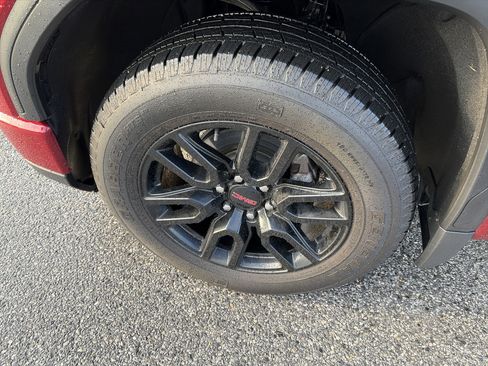 Used 2024 GMC Sierra 1500 Elevation image 9