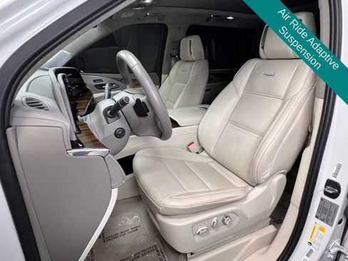 Used 2022 Cadillac Escalade ESV Sport Platinum AWD/4WD image 4