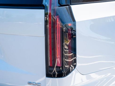 Used 2025 Cadillac Escalade Sport Platinum AWD/4WD image 14