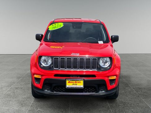Used 2023 Jeep Renegade Latitude AWD/4WD image 8