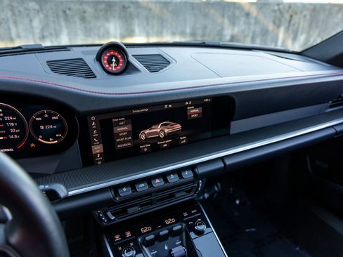 Certified 2021 Porsche 911 Targa 4S image 36