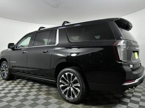 New 2025 Chevrolet Suburban High Country image 14