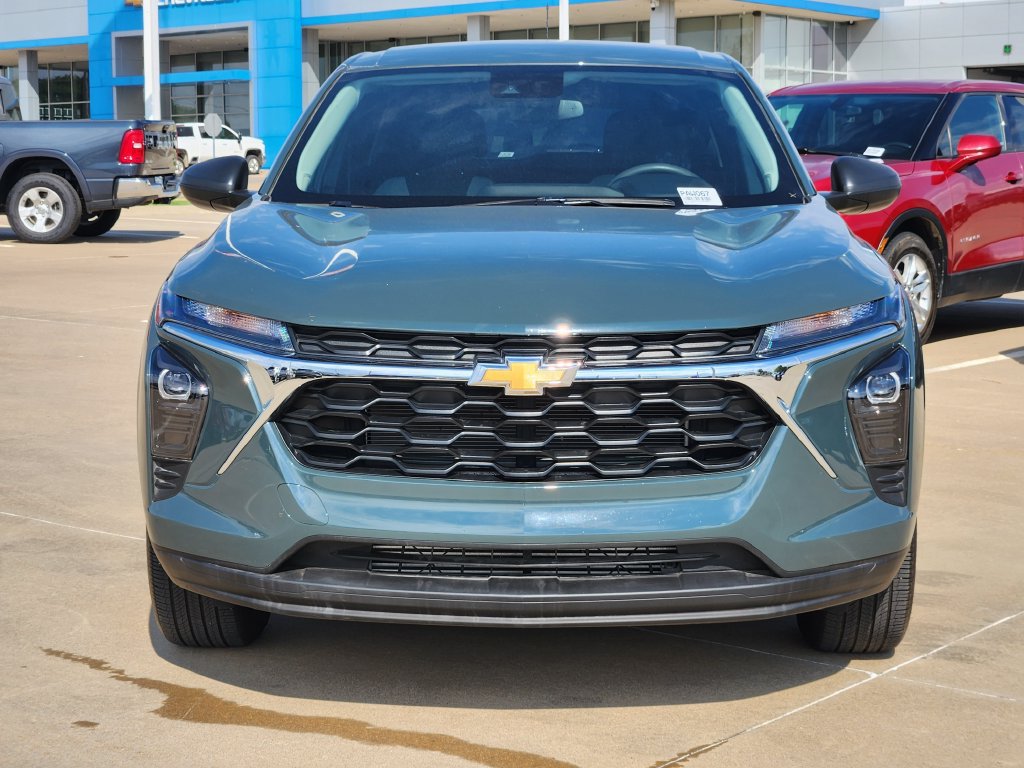 Used 2026 Chevrolet Trax LS w/ Driver Confidence Package FWD image 2