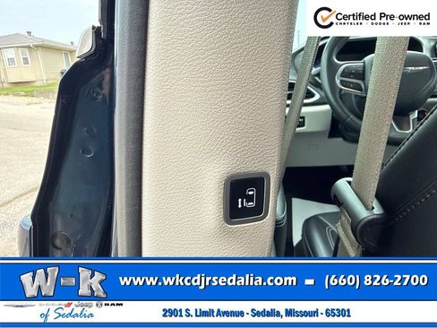 Certified 2023 Chrysler Pacifica Touring-L FWD image 24