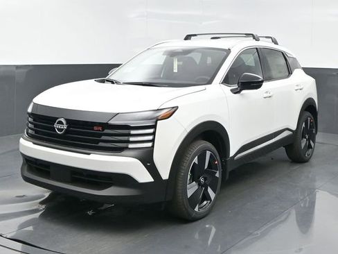 New 2026 Nissan Kicks SR w/ Cold Weather Package FWD image 1