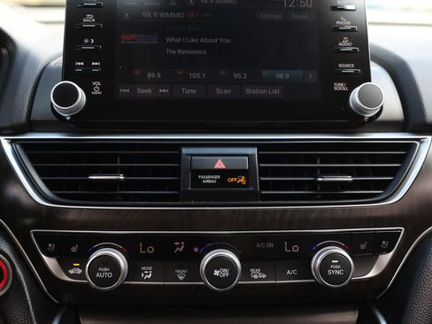 Used 2020 Honda Accord Touring image 39