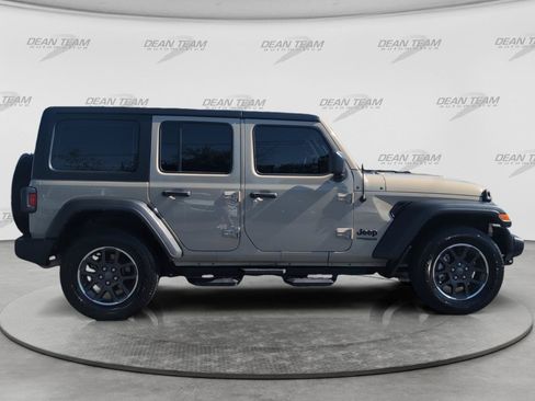 Used 2022 Jeep Wrangler Unlimited Sport AWD/4WD image 8