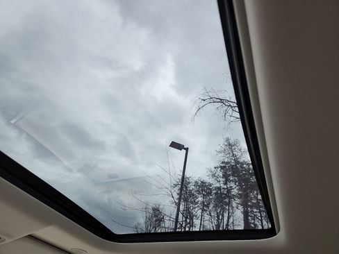 Used 2025 Land Rover Discovery S image 27