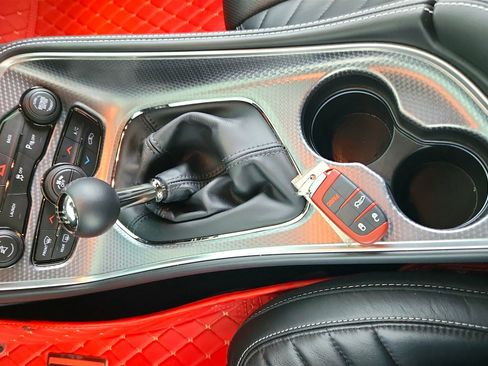 Used 2015 Dodge Challenger SRT Hellcat image 18