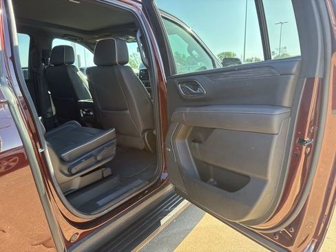 Used 2022 GMC Yukon XL SLT w/ SLT Premium Package AWD/4WD image 19