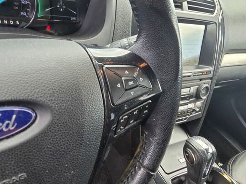 Used 2018 Ford Explorer XLT w/ Equipment Group 202A AWD/4WD image 20