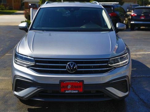 Used 2022 Volkswagen Tiguan SE FWD image 2