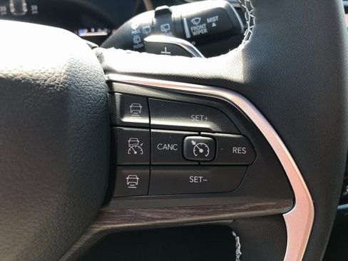 New 2025 Jeep Grand Cherokee Limited w/ Black Appearance Package image 18