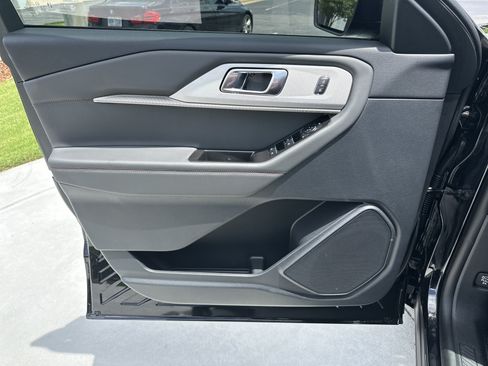 Used 2026 Ford Explorer Active RWD image 14