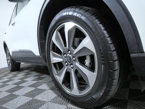 Certified 2024 Ford Escape Platinum AWD/4WD image 2