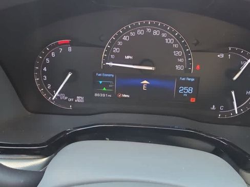 Used 2018 Cadillac XT5 Luxury w/ Driver Awareness Package image 8