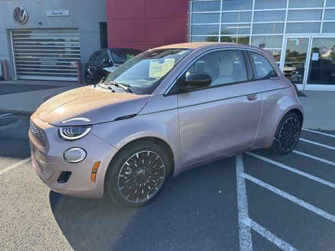 New 2026 FIAT 500 e Icona w/ Quick Order Package 21R FWD image 3