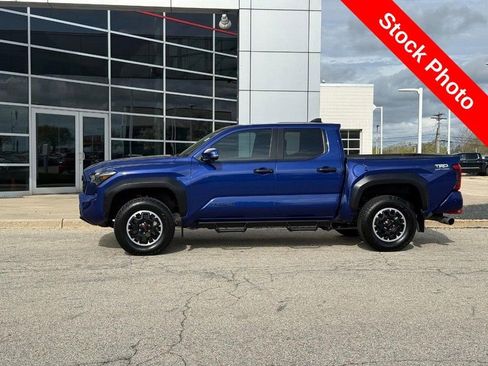 Used 2024 Toyota Tacoma TRD Off-Road AWD/4WD image 6