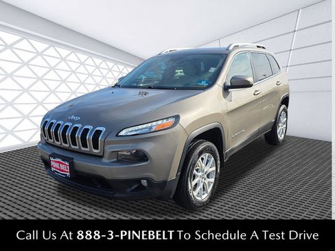 Used 2016 Jeep Cherokee Latitude w/ Cold Weather Group image 1