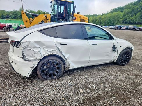 Used 2023 Tesla Model Y AWD image 4