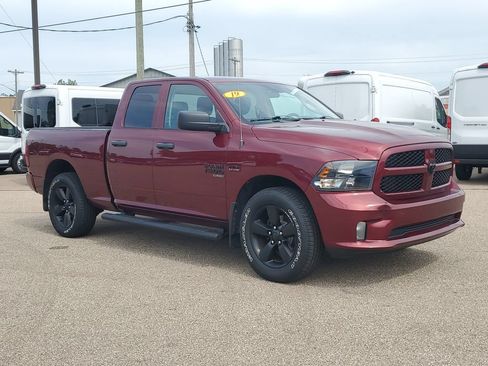 Used 2019 RAM 1500 Express w/ Express Value Package AWD/4WD image 3
