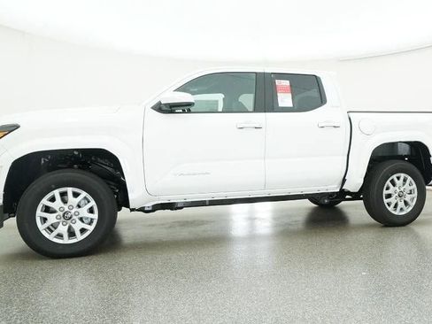 New 2025 Toyota Tacoma SR5 image 18