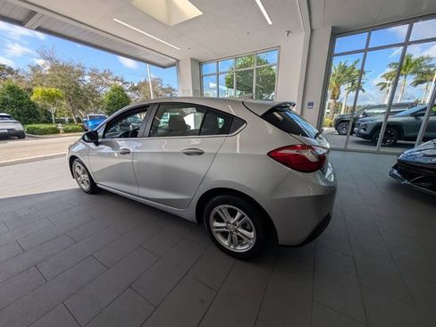 Certified 2018 Chevrolet Cruze LT image 9