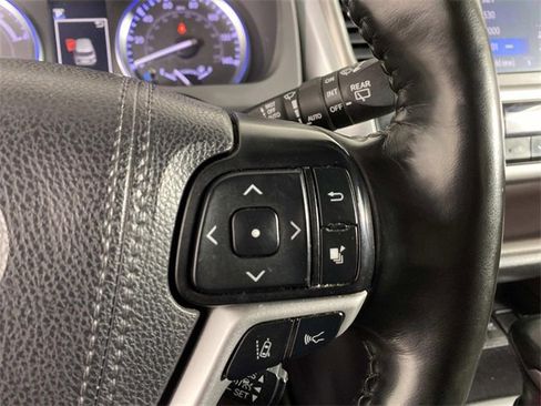 Used 2019 Toyota Highlander Limited Platinum image 18