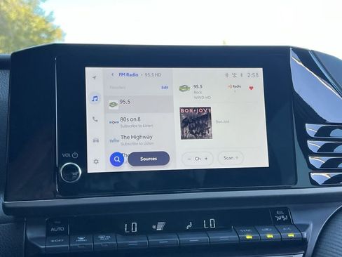 Used 2025 Toyota Camry SE image 17