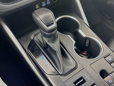 Used 2023 Toyota Highlander XLE image 19