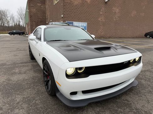 Used 2016 Dodge Challenger SRT Hellcat image 2