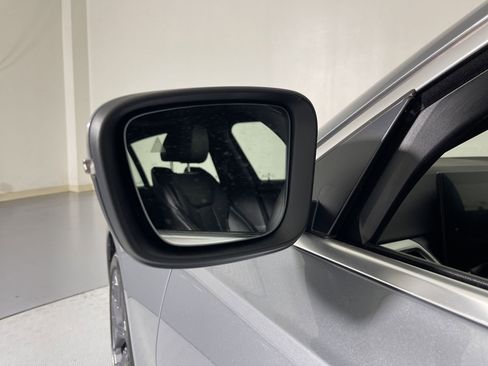 Used 2025 BMW 330i xDrive Sedan w/ Convenience Package image 20